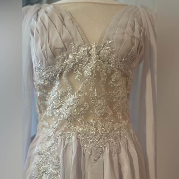 Elegant White Wedding Dress size 8 - Picture 3 of 12